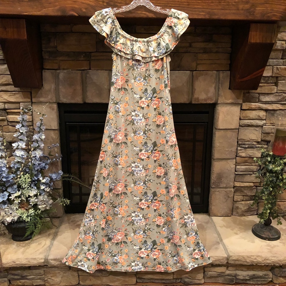 Hot Kiss Sage Green Floral Maxi Dress • Large